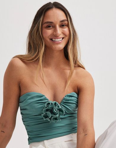 Top a corsetto verde con fiore - NA-KD - Modalova