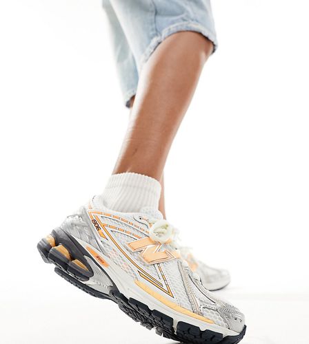Sneakers color argento e fluo - In esclusiva per ASOS - New Balance - Modalova