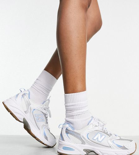 Sneakers bianche e blu - In esclusiva per ASOS - New Balance - Modalova