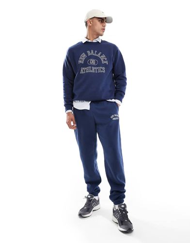 Sport Essentials - Joggers in pile color navy nb con grafica - New Balance - Modalova