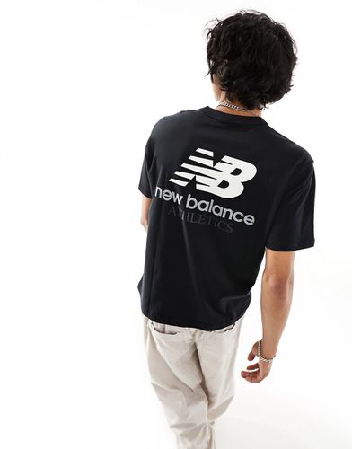 T-shirt nera con stampa sul retro - New Balance - Modalova
