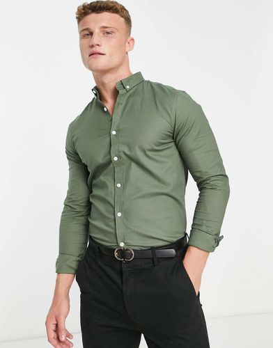 Camicia Oxford attillata a maniche lunghe kaki scuro - New Look - Modalova