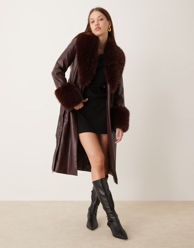 Cappotto bordeaux con finiture in pelliccia sintetica - New Look - Modalova