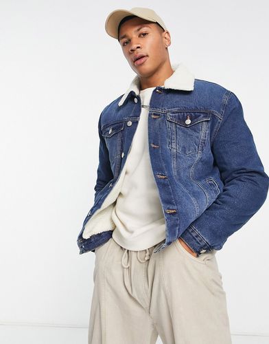 Giacca di jeans medio con fodera in pile borg - New Look - Modalova