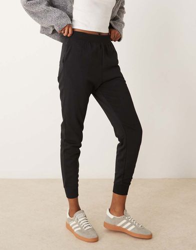 Joggers slim neri con fondo elasticizzato - New Look - Modalova