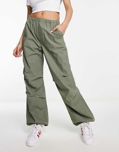 Pantaloni parachute kaki chiaro - New Look - Modalova