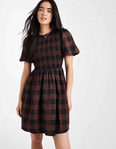 Robe froncée courte à carreaux - Marron - New Look - Modalova