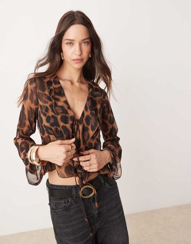 Top con stampa leopardata e volant sul davanti - New Look - Modalova