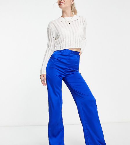 Pantaloni con fondo ampio in raso acceso in coordinato - New Look Tall - Modalova