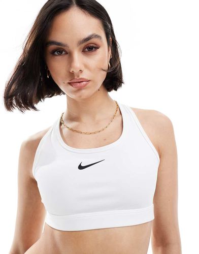 Reggiseno sportivo a sostegno medio con logo Nike - Nike Training - Modalova