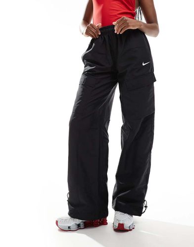 Trend - Pantaloni parachute neri - Nike - Modalova