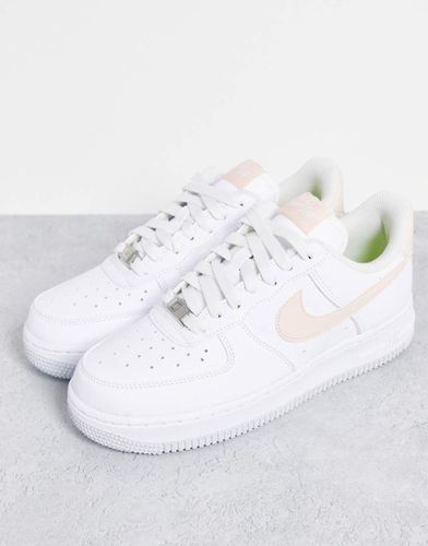 Air Force 1 '07 - Sneakers bianche e corallo - PINK - Nike - Modalova