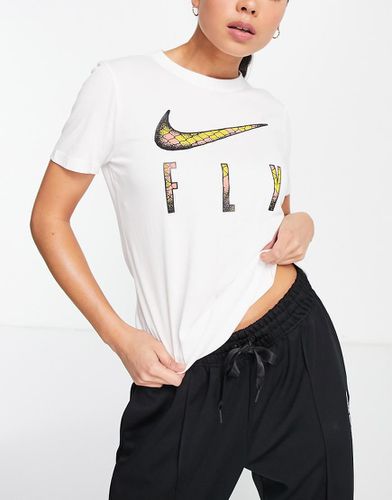 Fly Snakeskin Swoosh - T-shirt bianca con scritta Fly e logo Nike effetto pelle di serpente - Nike Basketball - Modalova