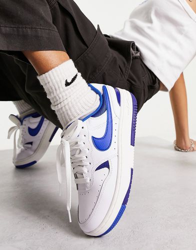 Gamma Force - Sneakers bianche e blu reale - Nike - Modalova