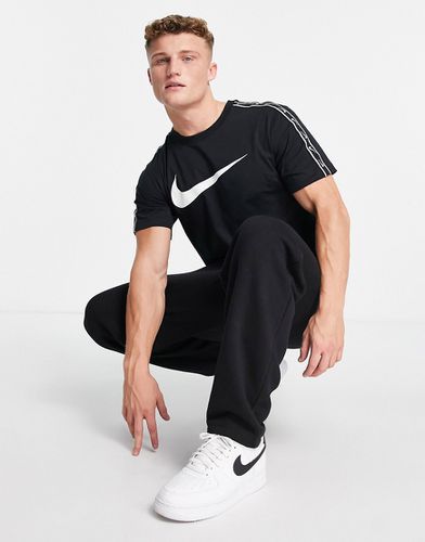 Repeat Pack - T-shirt nera con logo grande - Nike - Modalova