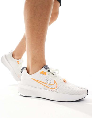 Interact - Sneakers bianche e arancioni - Nike Running - Modalova