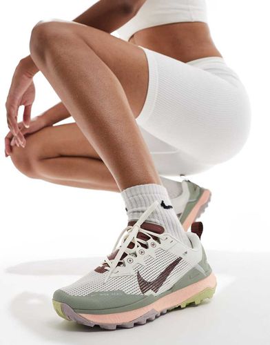 React Wildhorse 8 - Sneakers bianche e verdi - Nike Running - Modalova