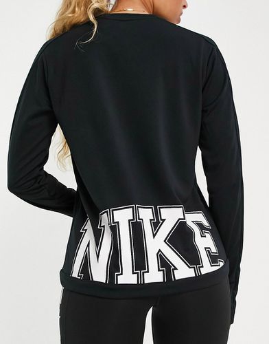 Swoosh Run Dri-FIT - Top a maniche lunghe con logo stile college sul retro - Nike Running - Modalova