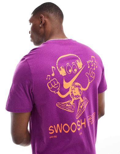 Swoosh FM - T-shirt con stampa sul retro - Nike - Modalova