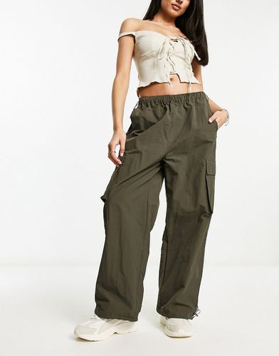 Pantaloni stile paracadutista color talpa con ricamo tono su tono - Sixth June - Modalova