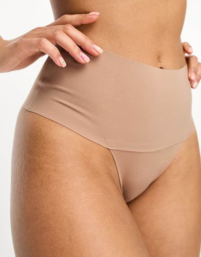 Undie-tectable - Perizoma effetto levigante color caffellatte - Spanx - Modalova