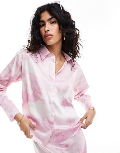Camicia oversize in raso rosa con stampa a macchie in coordinato - Style Cheat - Modalova