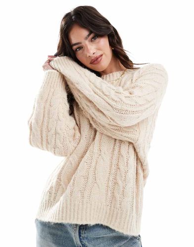 Maglione lavorato a trecce beige - Stradivarius - Modalova