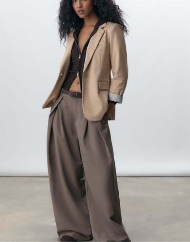 Blazer ajusté - Écru - Stradivarius - Modalova