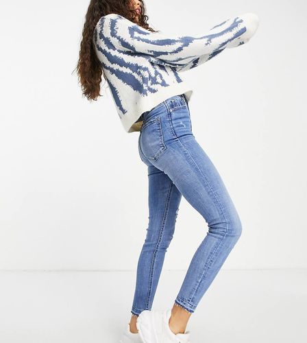 Petite - Jeans skinny a vita super alta lavaggio chiaro - Stradivarius - Modalova