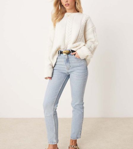 Petite - Mom jeans slim elasticizzati in cotone slavato - Stradivarius - Modalova