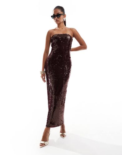 Vestito bordeaux decorato con paillettes senza spalline con gonna al polpaccio - Pretty Lavish - Modalova