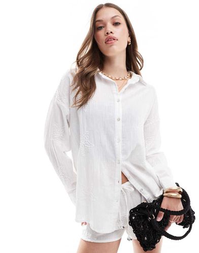 Camicia oversize bianca ricamata in coordinato - Pull & Bear - Modalova