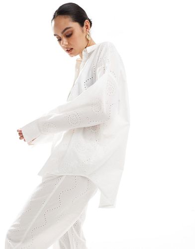 Camicia oversize in pizzo bianca in coordinato - Pull & Bear - Modalova