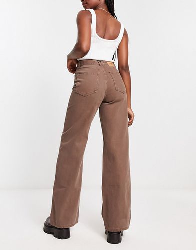 Jeans a vita alta marroni con fondo ampio - Pull & Bear - Modalova