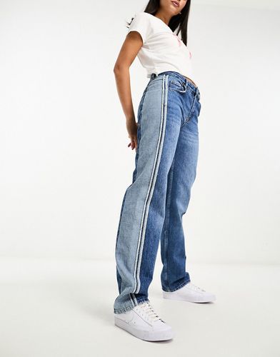 Jeans a fondo ampio lavaggio effetto sporco con cuciture sovratinte - Pull & Bear - Modalova