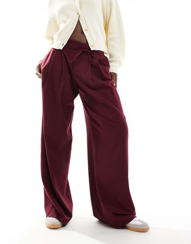 Pantaloni sartoriali a fondo ampio bordeaux con allacciatura in vita - Pull & Bear - Modalova