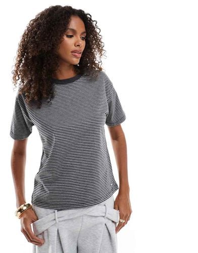 T-shirt squadrata grigia a righe - Pull & Bear - Modalova