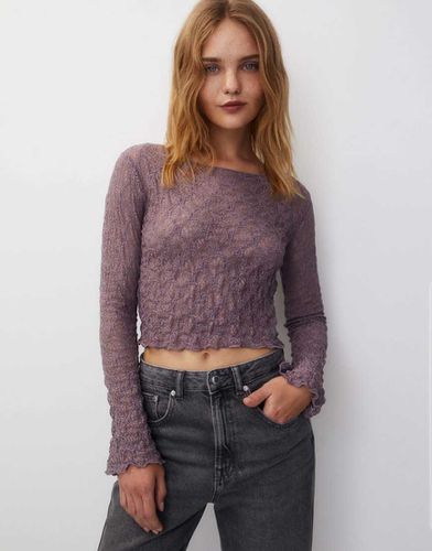 Top a maniche lunghe in pizzo con dettaglio svasato - Pull & Bear - Modalova