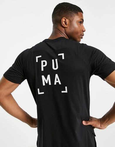 Training - T-shirt nera con logo sul retro - Puma - Modalova