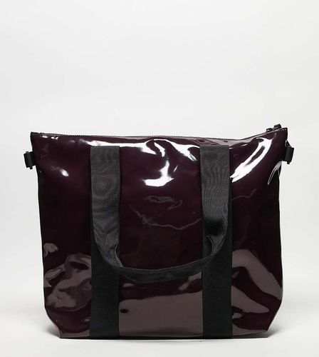 Borsa shopping mini impermeabile bordeaux lucida - In esclusiva per ASOS - Rains - Modalova