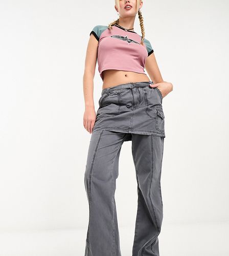 Pantaloni anni Y2K ibridi con gonna antracite slavato - Reclaimed Vintage - Modalova