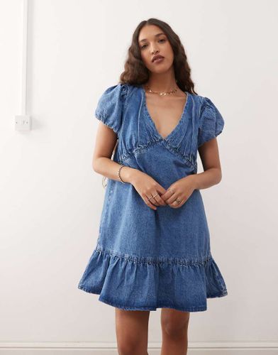 Robe babydoll courte en denim à manches bouffantes - moyen délavé - Reclaimed Vintage - Modalova