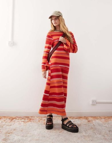 Robe longue rayée en maille à manches évasées et col bénitier noué dans le dos - et orange - Reclaimed Vintage - Modalova