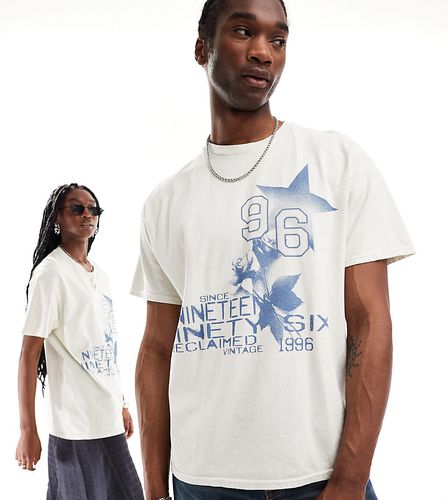 T-shirt unisex bianca con grafica stile college effetto spray - Reclaimed Vintage - Modalova