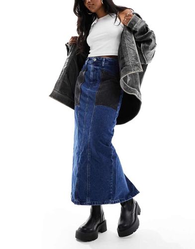 Gonna lunga in denim con motivo patchwork - River Island - Modalova