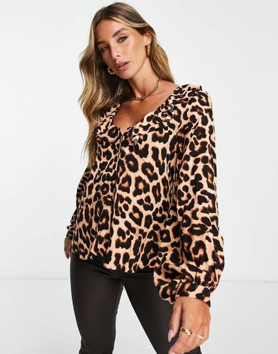 Top allacciato sul davanti con volant e stampa animalier - River Island - Modalova