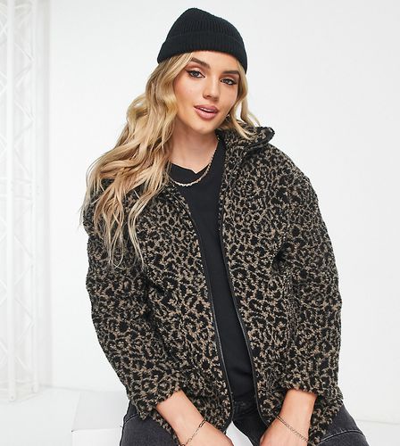 Giacca comoda in pile borg leopardato con zip - Wednesday's Girl Maternity - Modalova