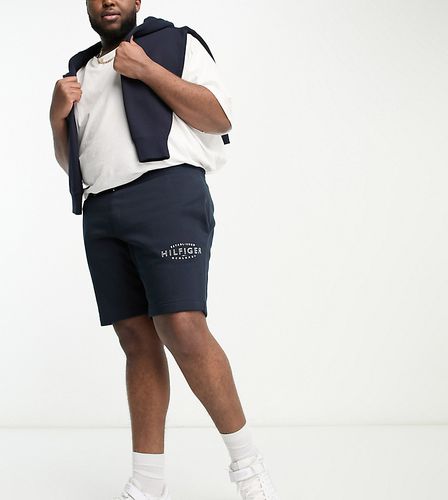 Big & Tall - Pantaloncini con logo curvo - Tommy Hilfiger - Modalova