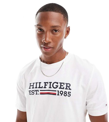 T-shirt vestibilità classica bianca con grafica - In esclusiva per ASOS - Tommy Hilfiger - Modalova