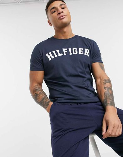 T-shirt girocollo da casa con logo - Tommy Hilfiger - Modalova